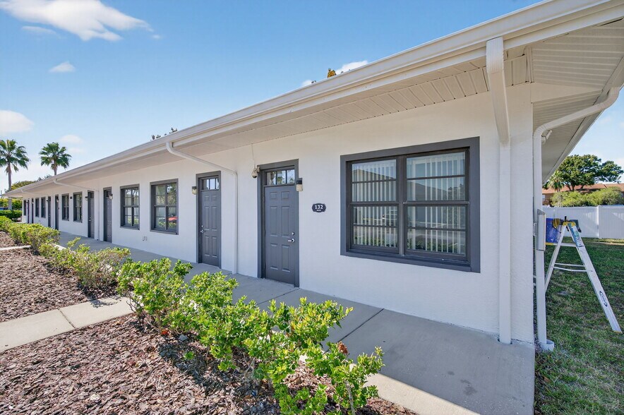 More Photos Of 11350 66th St N, Largo Office Residential For Lease