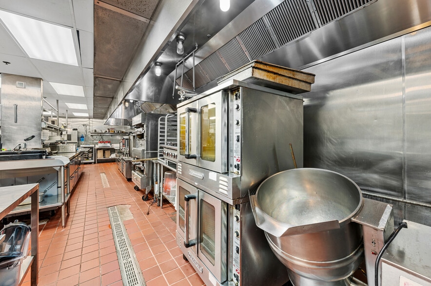 More Photos Of 655 2nd Ave S, Saint Petersburg Restaurant For Sale