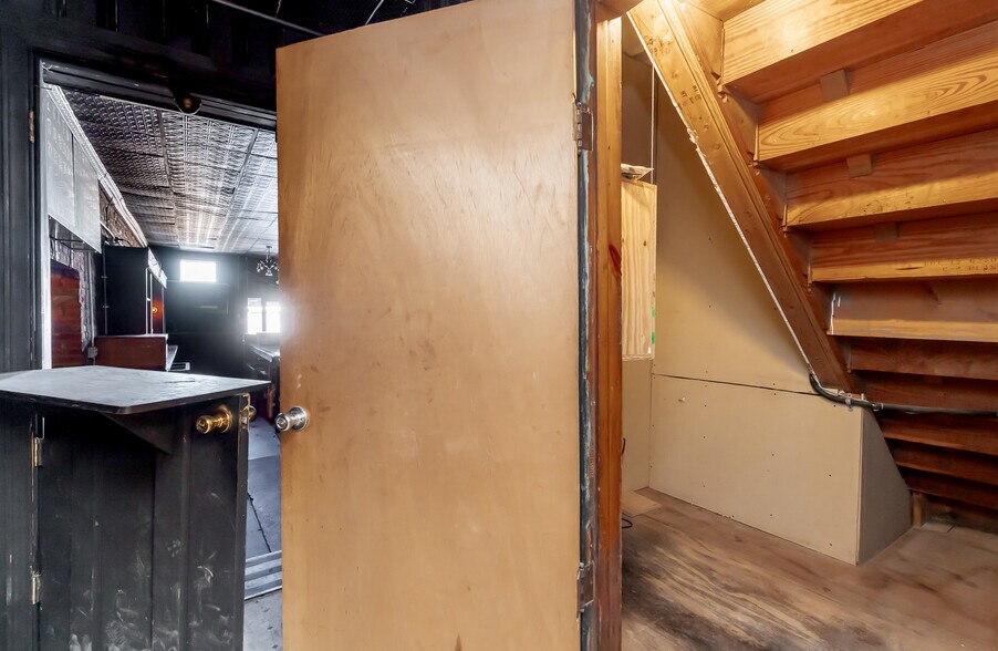 More Photos Of 1032 Story Ave, Louisville Bar For Lease