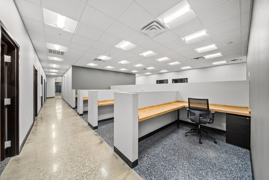 More Photos Of 210 SE 34th St, Bentonville Office For Sale