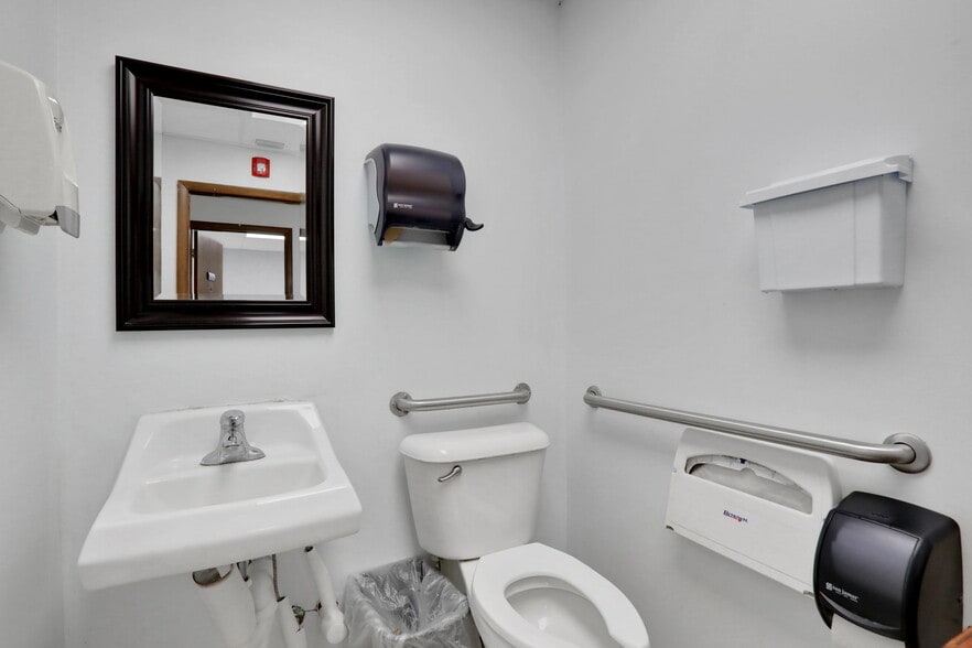 More Photos Of 1736 University Blvd S, Jacksonville Medical For Lease