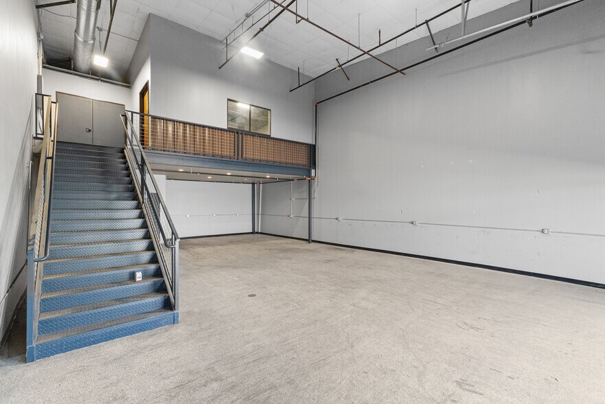More Photos Of 7637 Fm 3009, Schertz Light Distribution For Sale