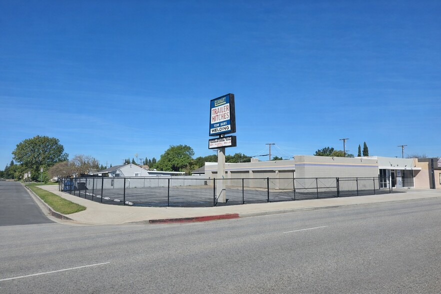 Primary Photo Of 10137 Sepulveda Blvd, Mission Hills General Retail For Sale