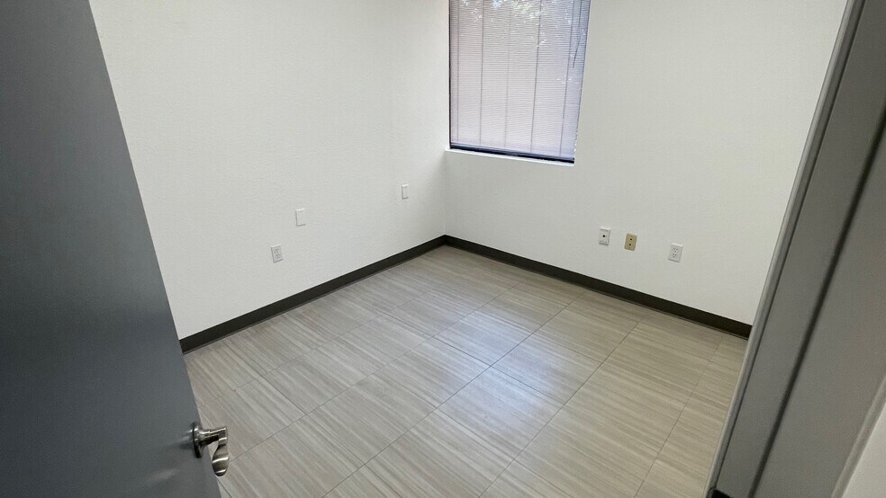 More Photos Of 2264 Fair Oaks Blvd, Sacramento Office For Lease