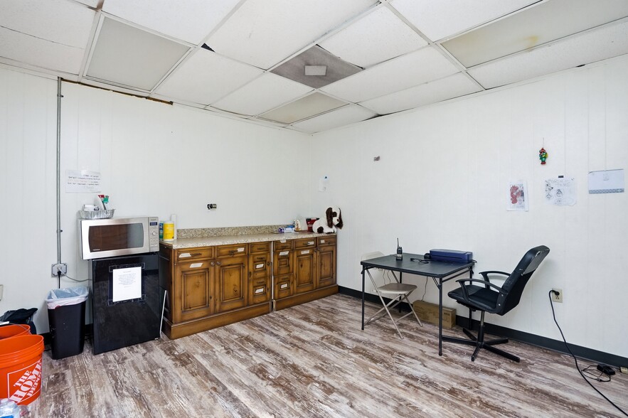 More Photos Of 130 Southside Dr, Charlotte Freestanding For Sale