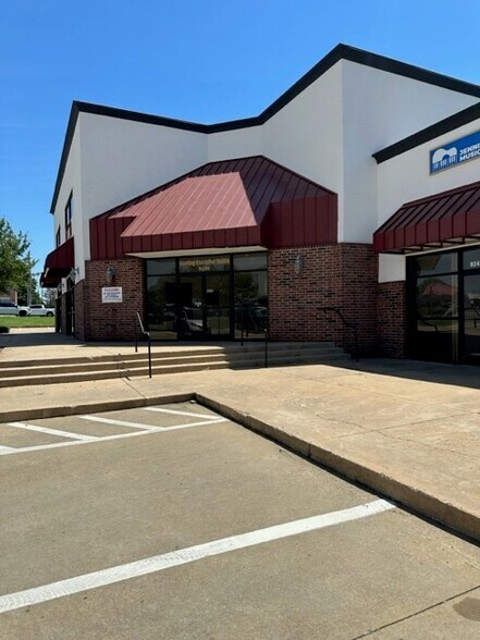 More Photos Of 9246 S Sheridan Rd, Tulsa Freestanding For Lease