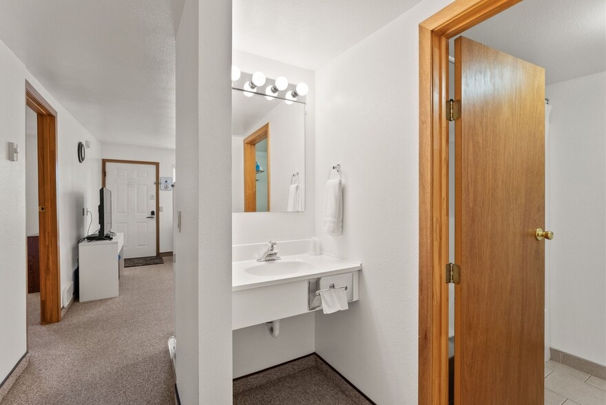 More Photos Of 8612 Washington 31 Hwy, Metaline Hotel For Sale