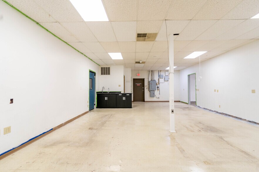 More Photos Of 11813 W 77th St, Lenexa Office For Sale