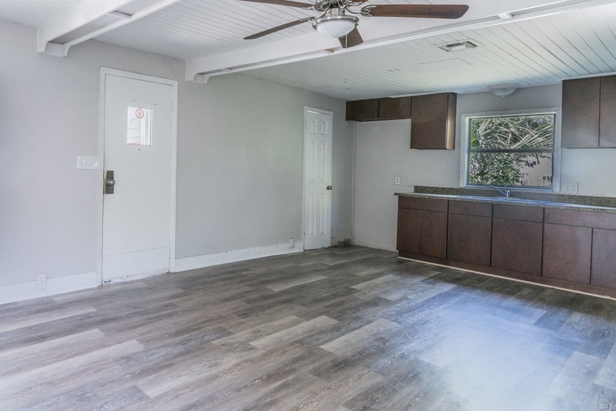 More Photos Of 822 Grand Central St, Clearwater Apartments For Sale