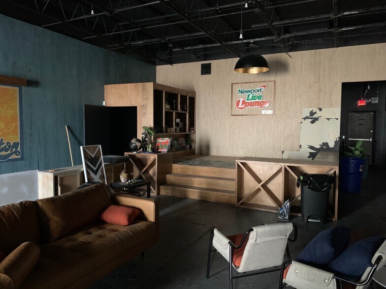 More Photos Of 2401 Main St, Houston General Retail For Sale