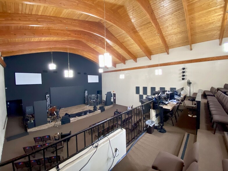 More Photos Of 4999 Holly Dr, San Diego Religious Facility For Lease