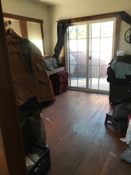 More Photos Of 2757 Foothill Blvd, La Crescenta Freestanding For Sale