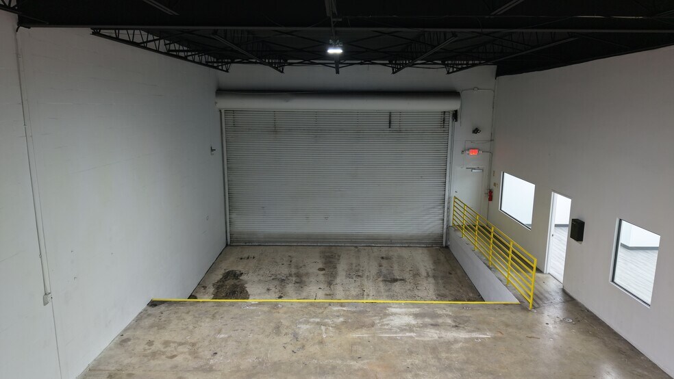 More Photos Of 16401-16413 NW 8th Ave, Miami Distribution For Lease