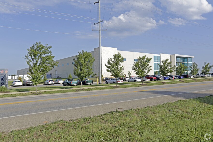 More Photos Of 4900 SW Regional Airport Blvd, Bentonville Warehouse For Lease