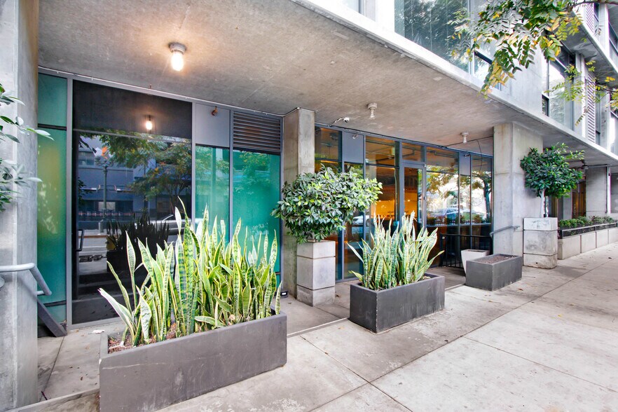 More Photos Of 1050 S Flower St, Los Angeles Apartments For Lease