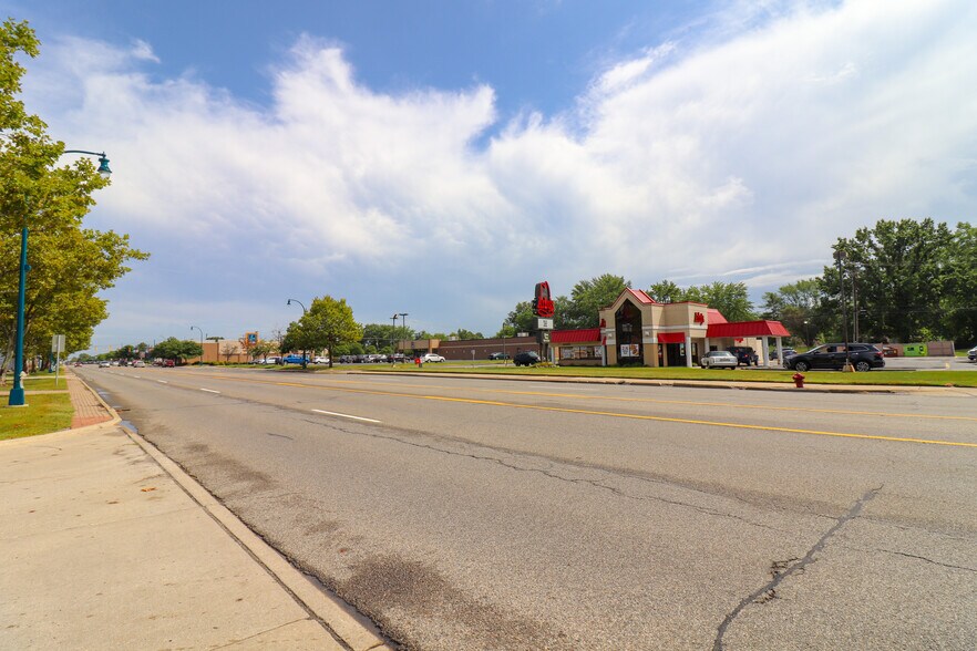 More Photos Of 30094-30120 Ford Rd, Garden City Storefront For Lease