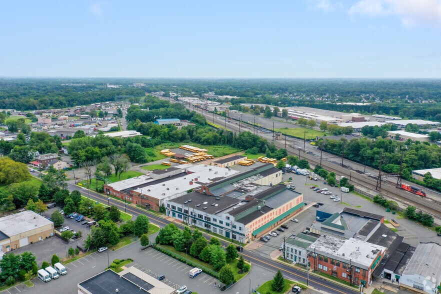 More Photos Of 200 Whitehead Rd, Hamilton Light Distribution For Lease