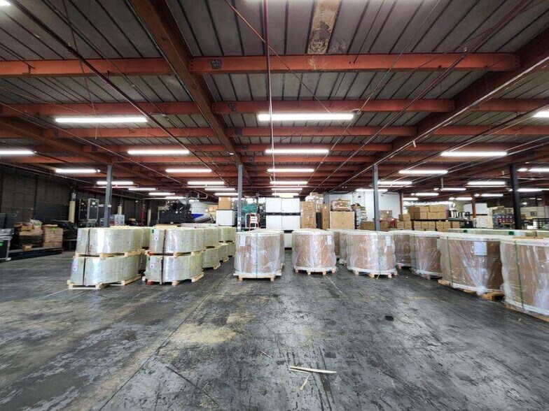 More Photos Of 1071 Springfield Rd, Union Township Showroom For Lease