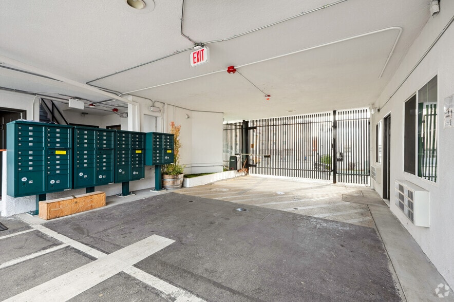 More Photos Of 220 S Alvarado St, Los Angeles Hotel For Sale