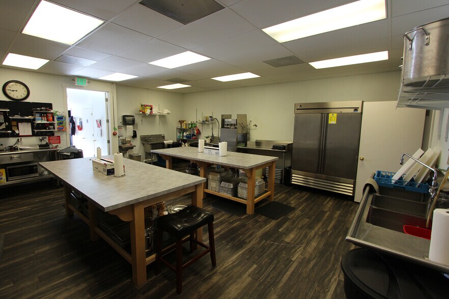 More Photos Of 220 12th St SW, Loveland Warehouse For Sale