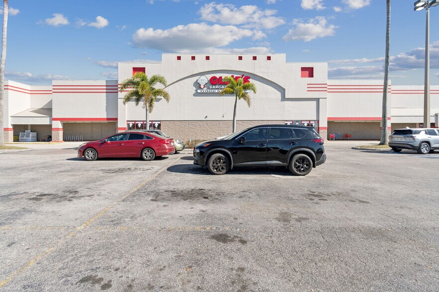 More Photos Of 5165-5261 33rd St E, Bradenton Storefront For Sale