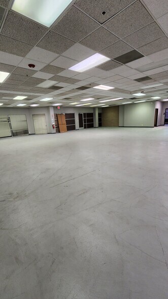 More Photos Of 8310-8350 S Madison St, Burr Ridge Light Distribution For Lease