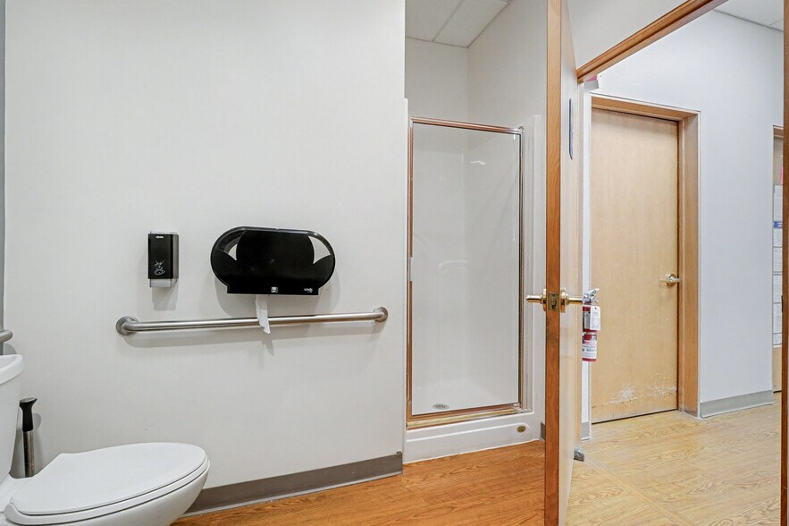 More Photos Of 5407 Hampton Pl, Saginaw Office For Sale