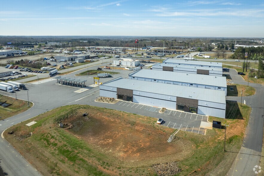 More Photos Of 252 Plemmons Rd, Duncan Unknown For Lease