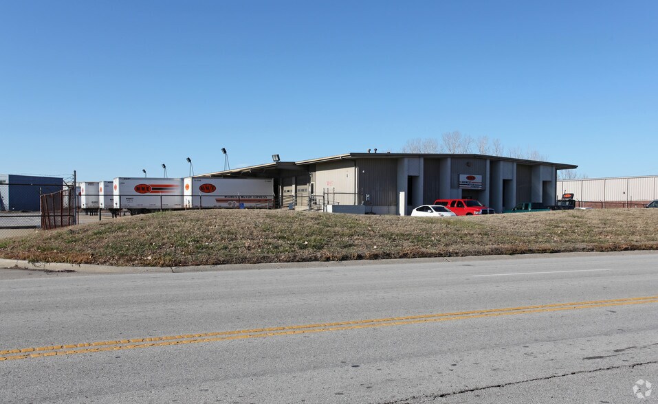 Primary Photo Of 1450 Southern Rd, Kansas City Truck Terminal For Lease