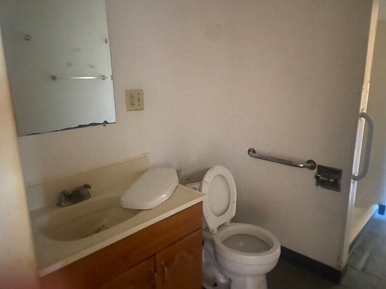 More Photos Of 164 S Main St, Carbondale Apartments For Sale
