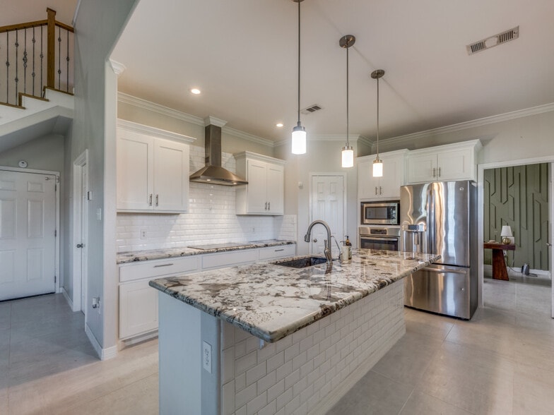 More Photos Of 10711 Hidden Lake Ln, Richmond Distribution For Sale