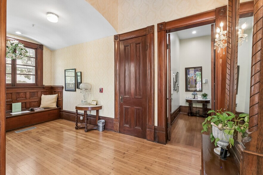 More Photos Of 2727 Saint Charles Ave, New Orleans General Retail For Sale
