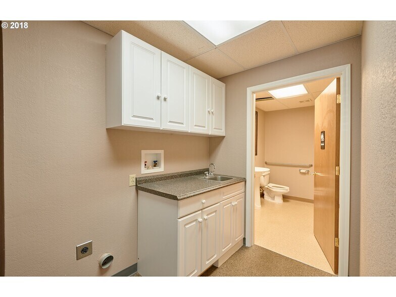 More Photos Of 2316 E Portland Rd, Newberg Storefront Retail Office For Sale