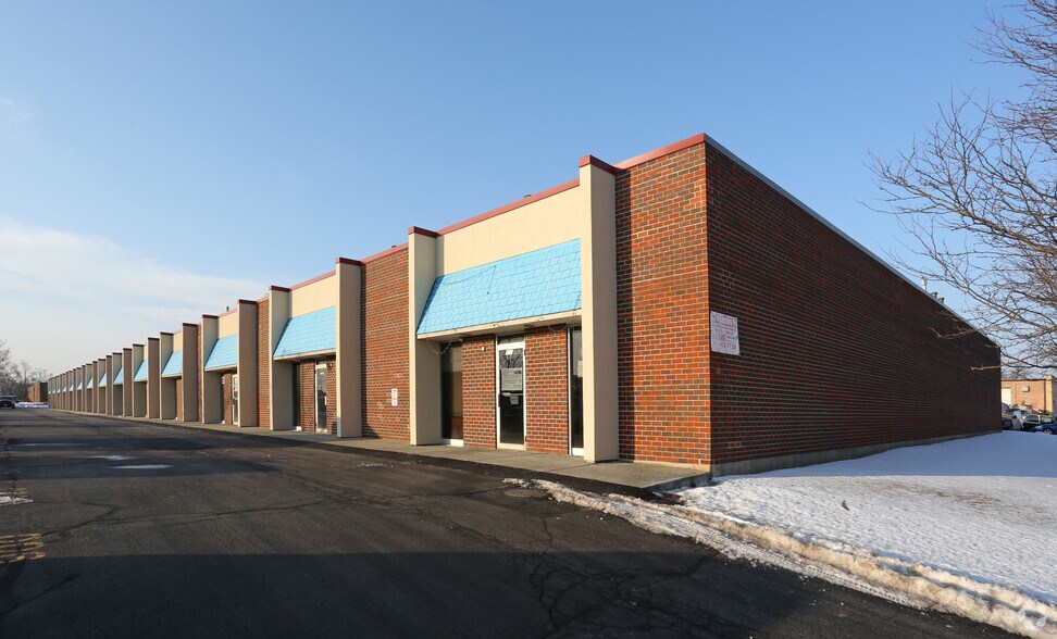 Primary Photo Of 900-926 S Westwood Ave, Addison Warehouse For Lease