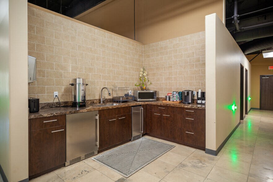 More Photos Of 81161 Indio Blvd, Indio Coworking Space