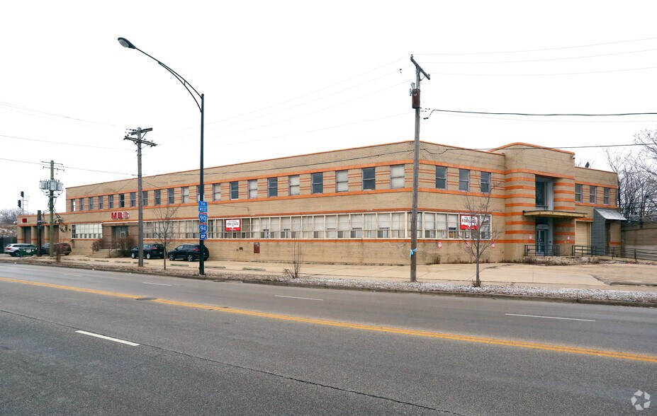 More Photos Of 4700-4720 W Montrose Ave, Chicago Manufacturing For Lease