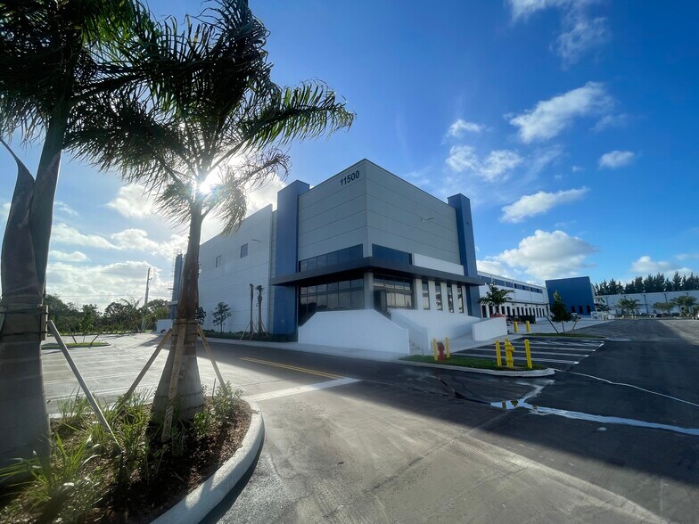 More Photos Of 11550 NW 124th St, Medley Unknown For Lease