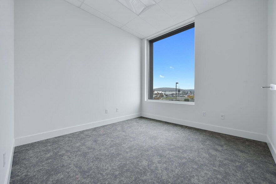 More Photos Of 9425 Sandifur Pky, Pasco Office For Sale