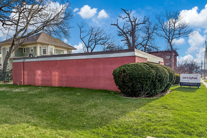 More Photos Of 4001 Ingersoll Ave, Des Moines Office For Sale