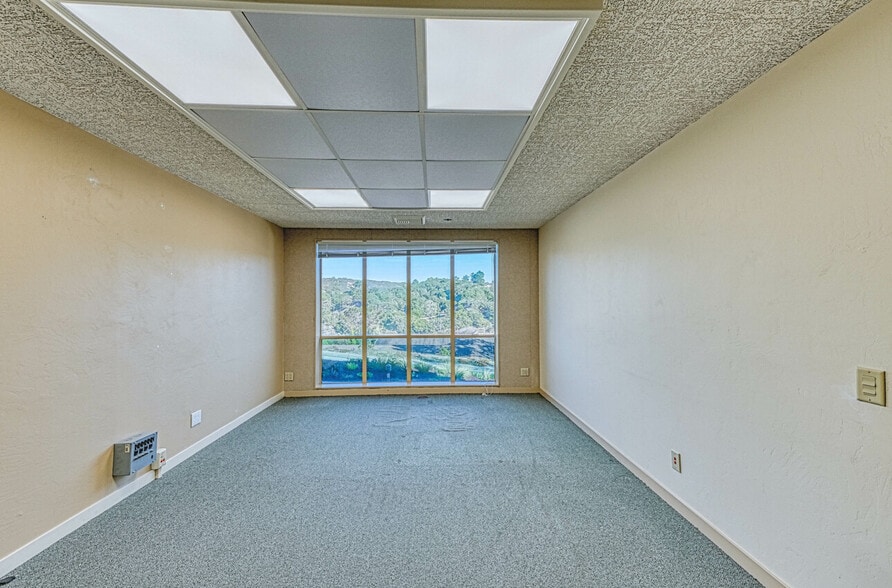 More Photos Of 120 Del Rey Gardens Dr, Del Rey Oaks Office For Sale