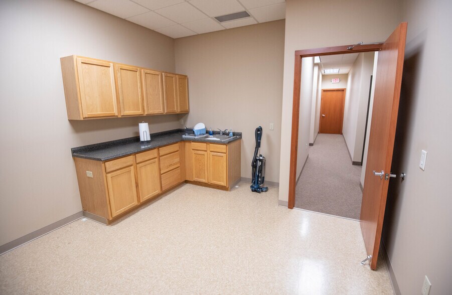 More Photos Of 7389 Airport View Dr SW, Rochester Office For Lease