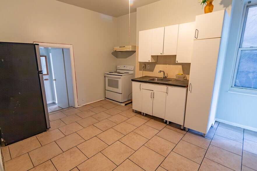 More Photos Of 11 S Broadway, Baltimore Apartments For Sale