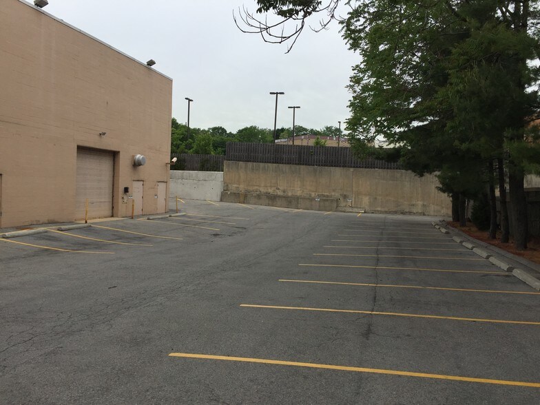 More Photos Of 16 Weyman Ave, New Rochelle Freestanding For Lease