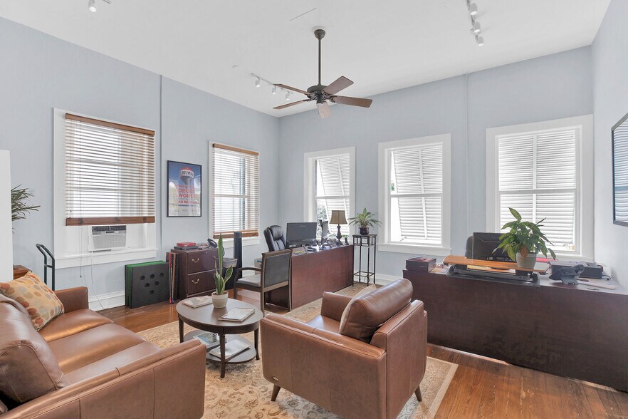 More Photos Of 515-517 Duval St, Key West Storefront Retail Office For Sale