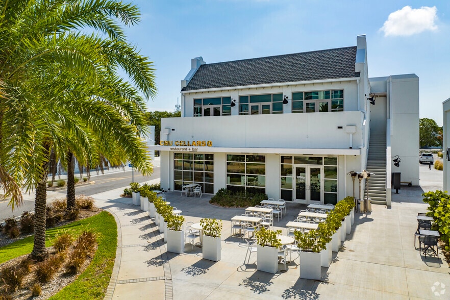 More Photos Of 5212 Bridge St, Tampa Storefront Retail Office For Lease