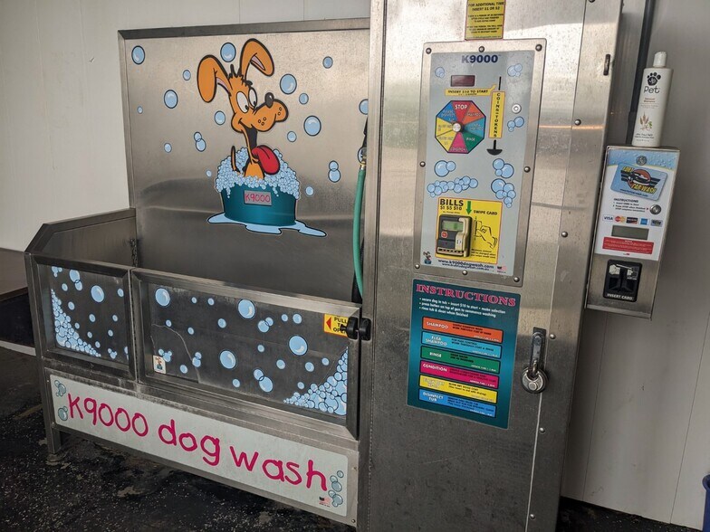 More Photos Of 1200 Janesville Ave, Fort Atkinson Carwash For Sale