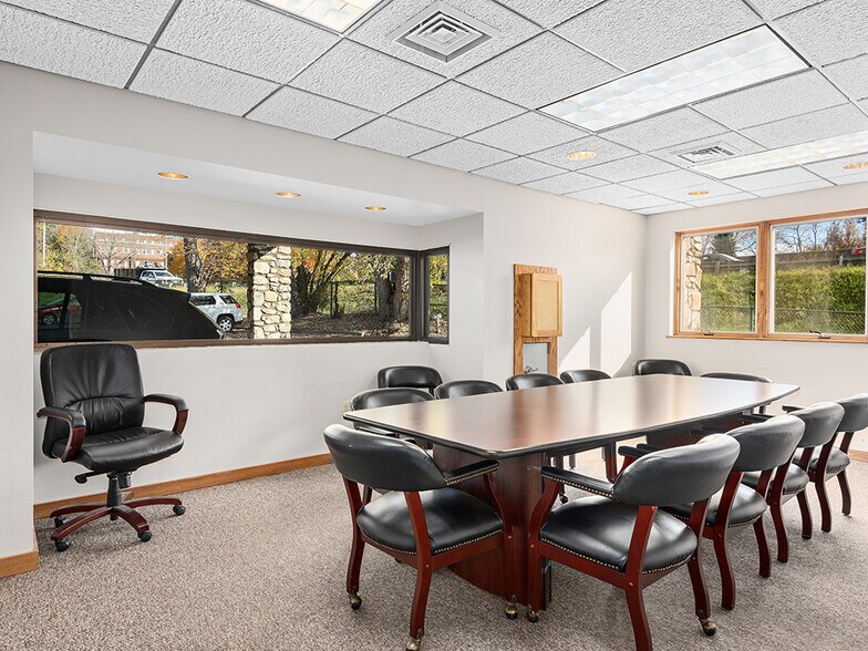 More Photos Of 7 Orchard St, Asheville Bank For Lease