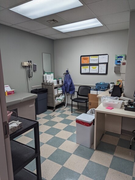 More Photos Of 120 Hawthorne Park, Athens Medical For Sale