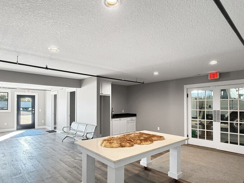 More Photos Of 1911 NE 58th Ave, Des Moines Industrial For Sale