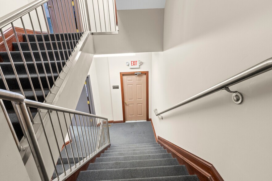 More Photos Of 132 N High St, Gahanna Office For Sale